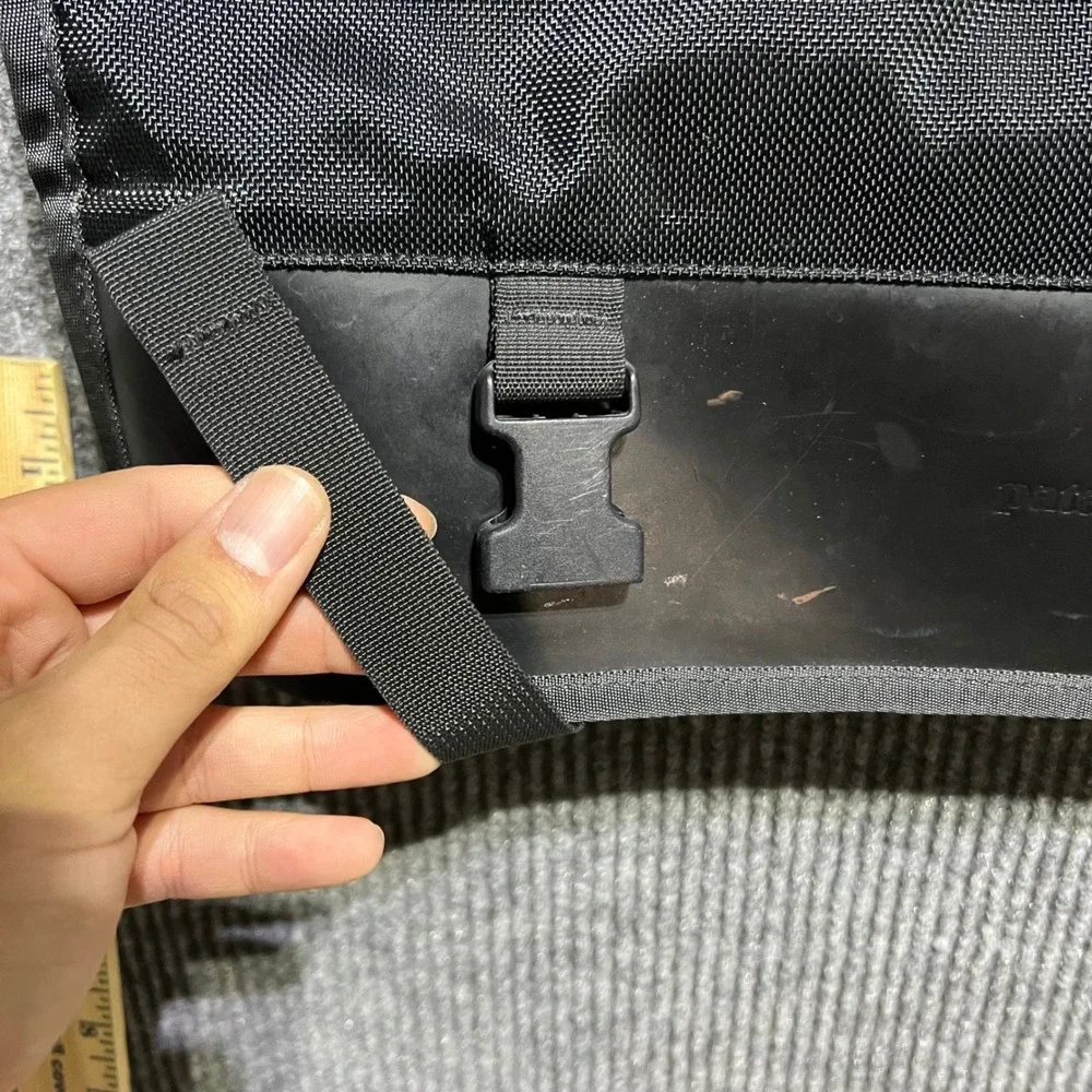 Vintage Patagonia Messenger Bag Unisex OS Black Made in USA 48285 FA01 Gorpcore